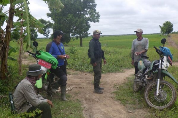 Patroli Perlindungan dan Pengamanan Hutan di Batas Kawasan dengan Desa Transmigrasi Primer 7 Desa Perumpung Raya dan Primer 8 Desa Karang Makmur